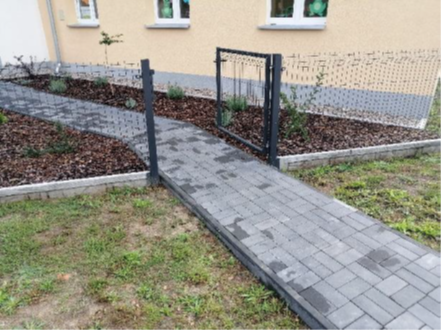 Furtka wejściowa na teren posesji Klubu Dziecięcego 